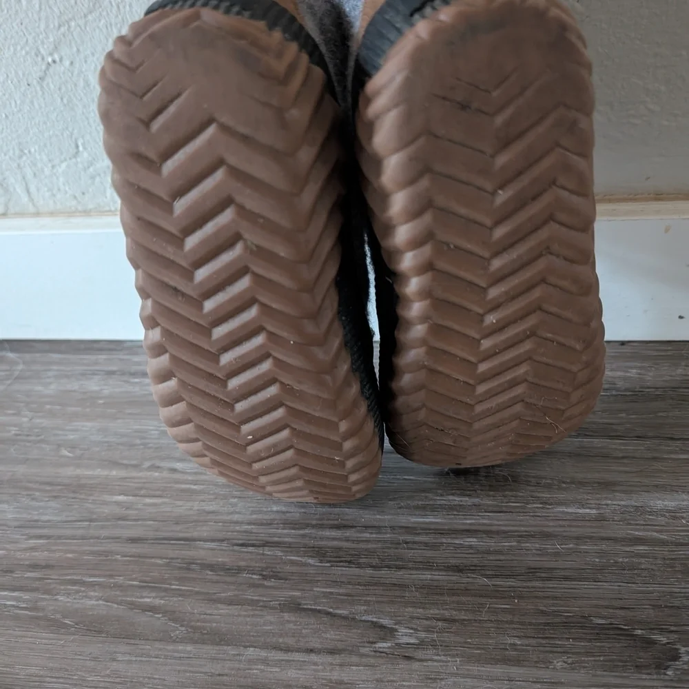 Cozy Kids' Winter Boots - Gray and‎ Brown